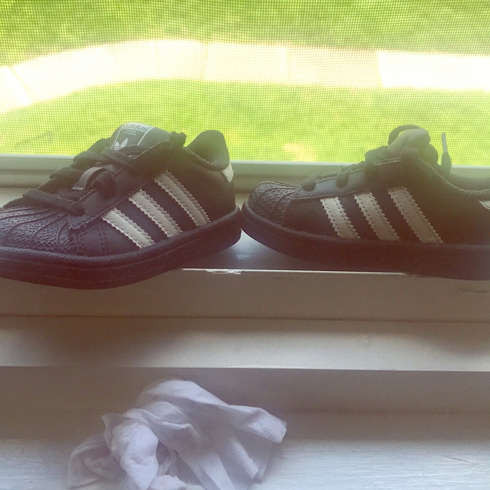 Adidas shell toe size 6